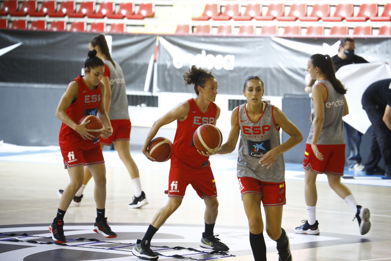 Las fotos del primer entrenamiento de la selección española femenina de baloncesto en Córdoba