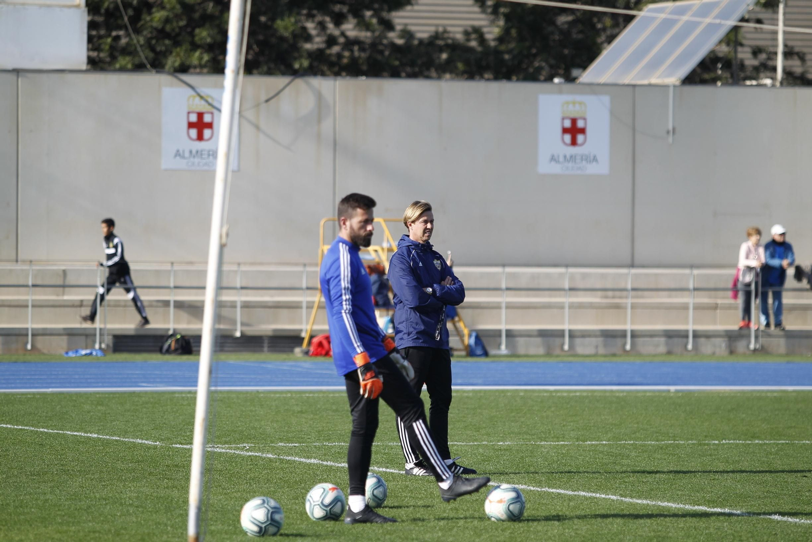 Fotogalería del entrenamiento de la UDA, 6-XII