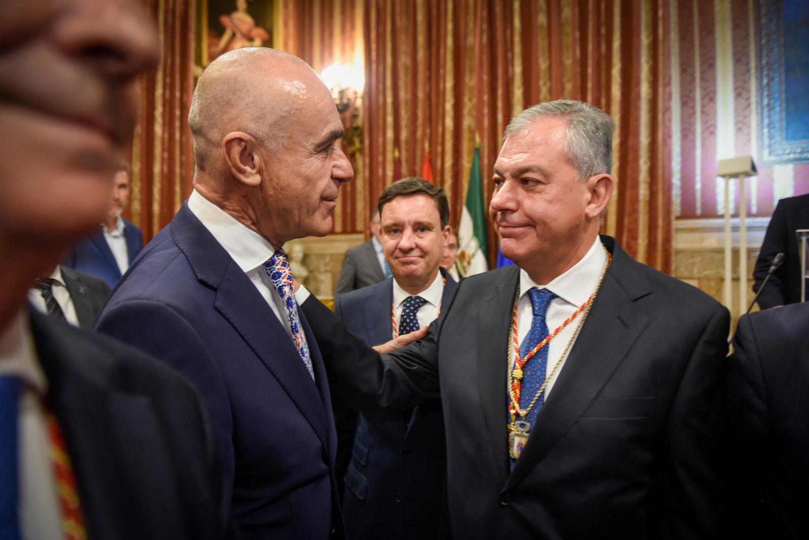 La investidura de José Luis Sanz como alcalde de Sevilla, en imágenes