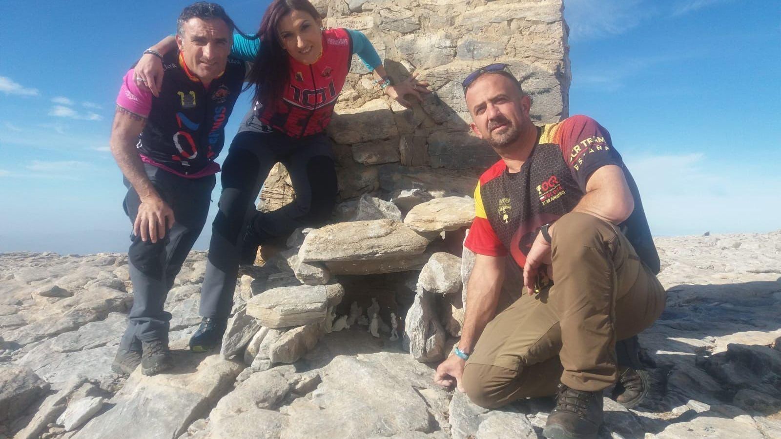 Nardi Crespo, concejal de Deportes en el Ayuntamiento de Ronda, junto con Rosy Pareja y el alcalde de Canillas de Aceituno, Vicente Campos, en 2022