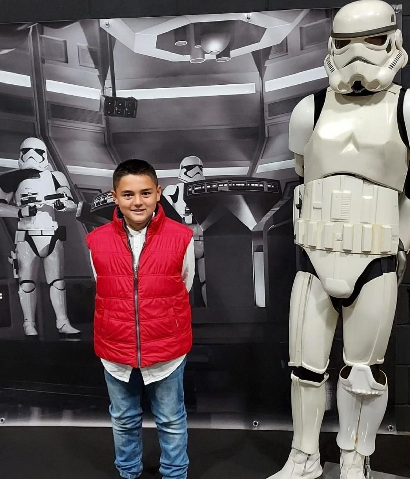 La exposición 'El Universo de las Galaxias' en el outlet Málaga Factory.