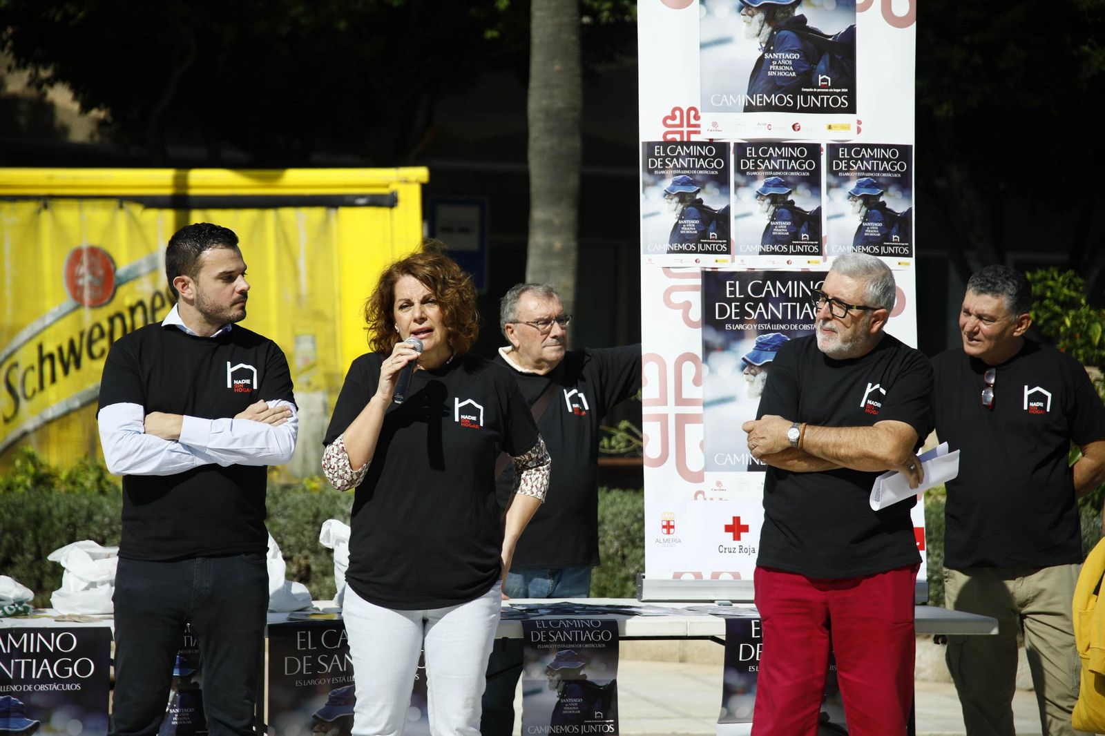 Imágenes de la campaña "Camino de Santiago" para celebrar el día de las personas sin hogar en Almería