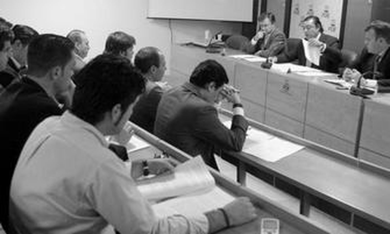 Joaquín Vázquez, secretario general de CEAT; Manuel Santamaría, presidente, y Manuel Rubio, vicepresidente segundo, presidieron la asamblea de ayer.