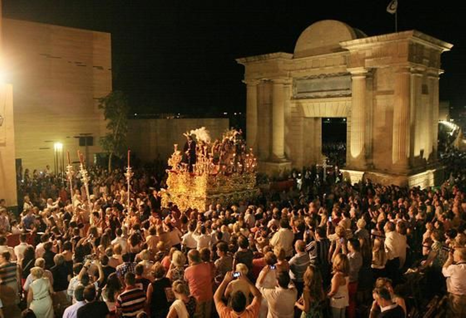 Diez años del Vía Crucis Magno en Córdoba: las mejores imágenes de este gran acto