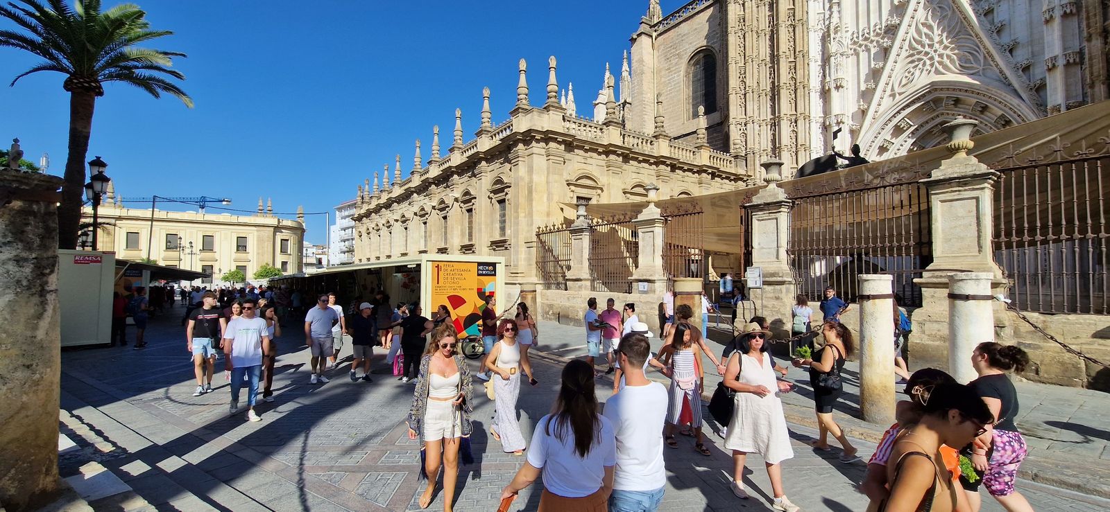 Artesania hecha en Sevilla hasta el 29 de mayo en el entorno de la Catedral