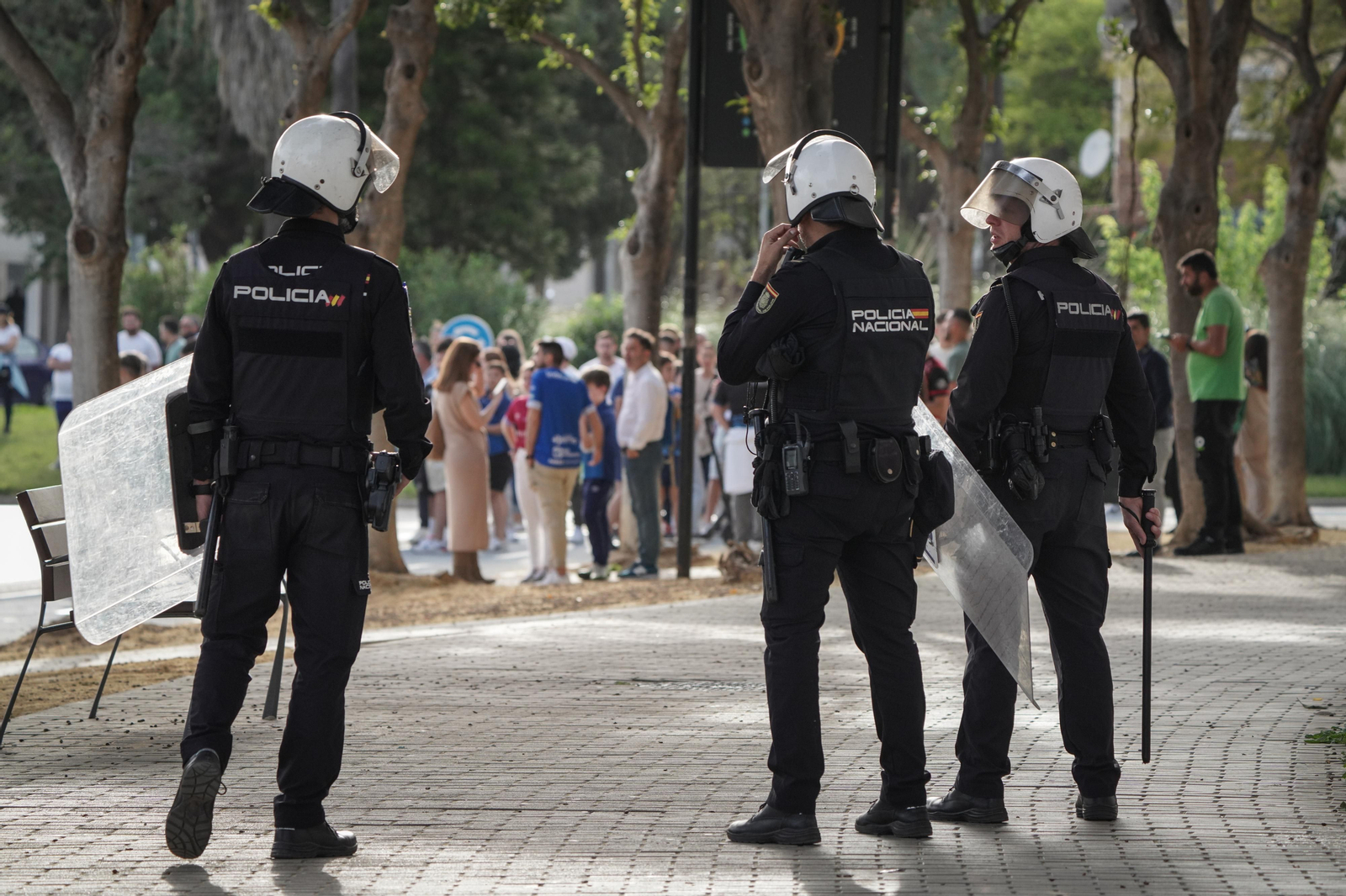 Imágenes del gran despliegue policial en Jerez durante el derbi