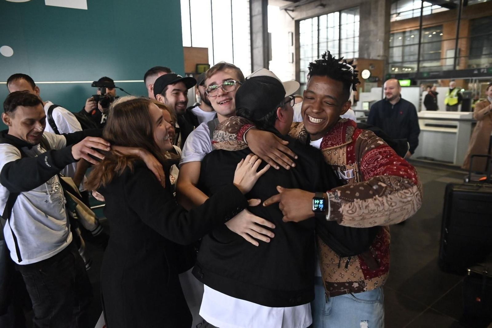 El emocionante recibimiento a Paco Morales a su llegada a Córdoba, en fotos