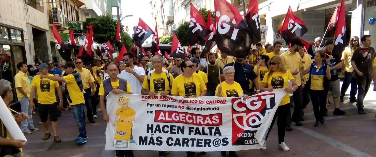 Manifestación de trabajadores de Correos en Algeciras.
