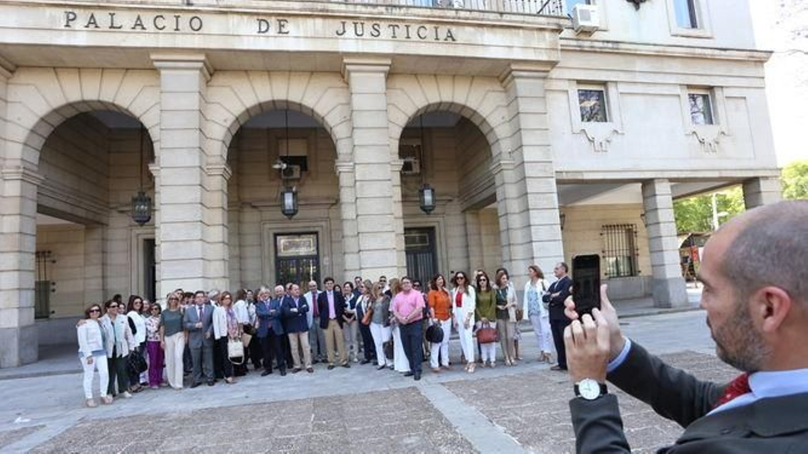 Reciente concentración de secretarios judiciales en demanda de mejoras laborales