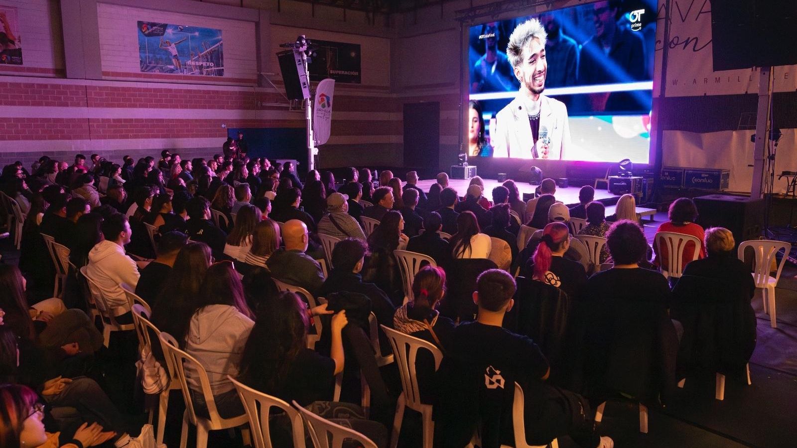 Miles de armilleros se concentraron en el pabellón municipal para seguir la gala de OT 2023