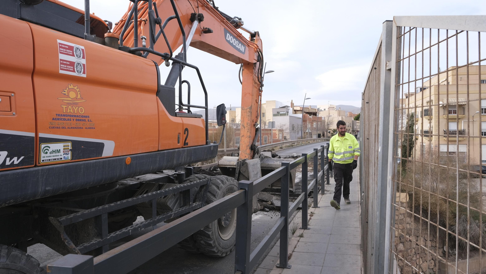Imágenes del desmantelamiento del puente de Los Molinos, para el soterramiento del AVE