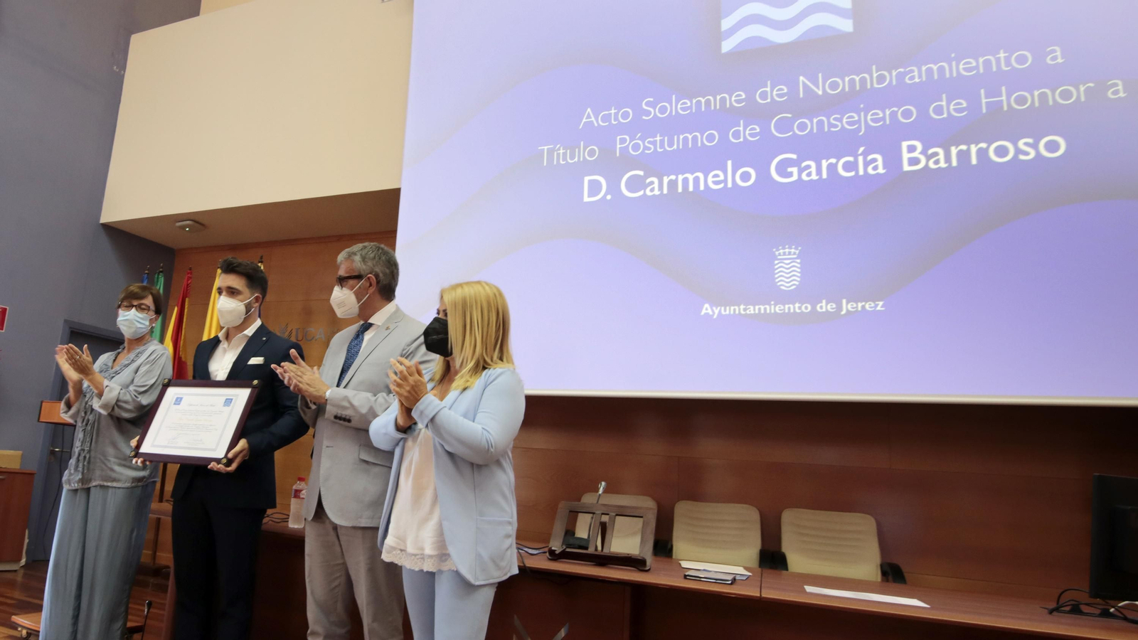 Reconocimiento título Póstumo de Consejero de Honor a D. Carmelo García Barroso