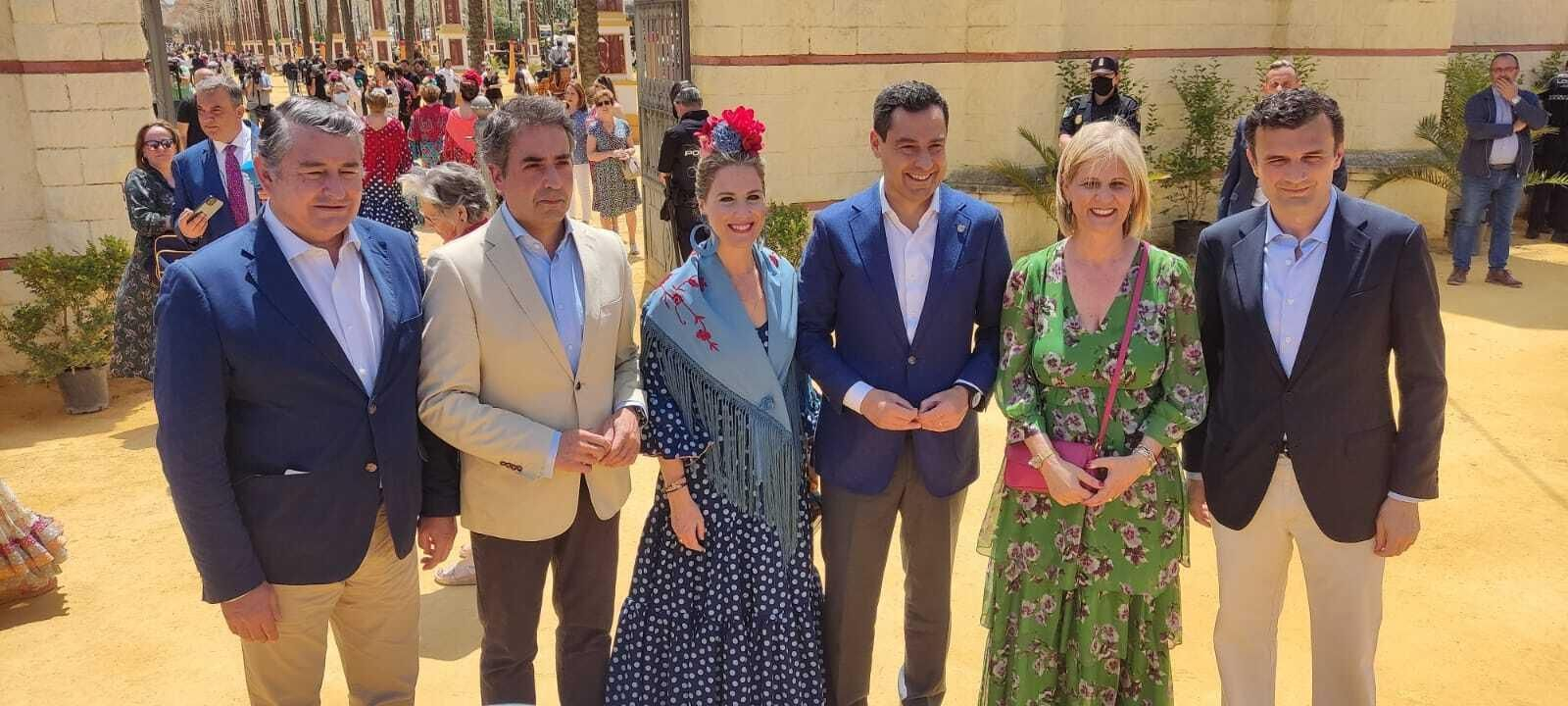Juanma Moreno entrando en la Feria de Jerez