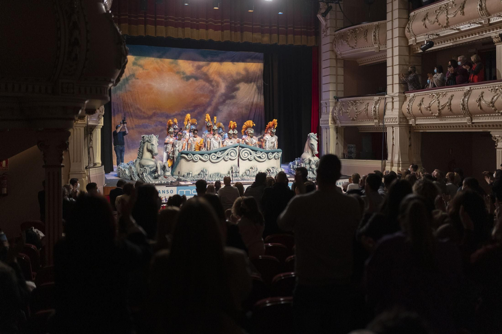 Imágenes de la actuación de la comparsa de Huelva 'Poniente' en el Carnaval Colombino