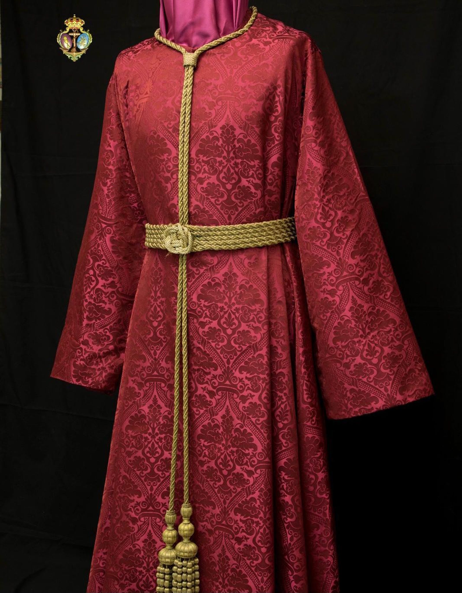 Nueva túnica del Cristo de las Tres Caídas.