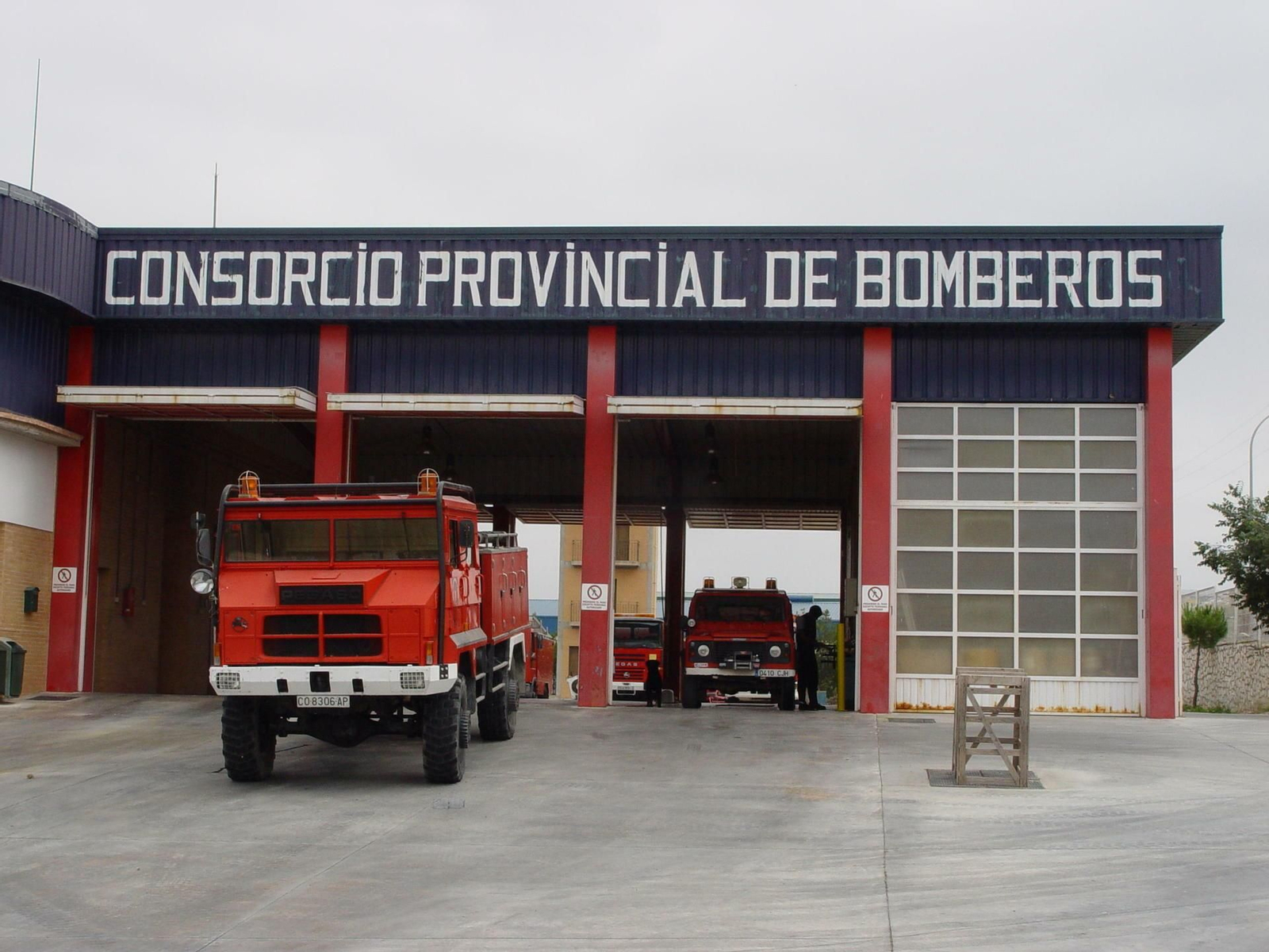 Detalle del parque comarcal de bomberos de Puente Genil.