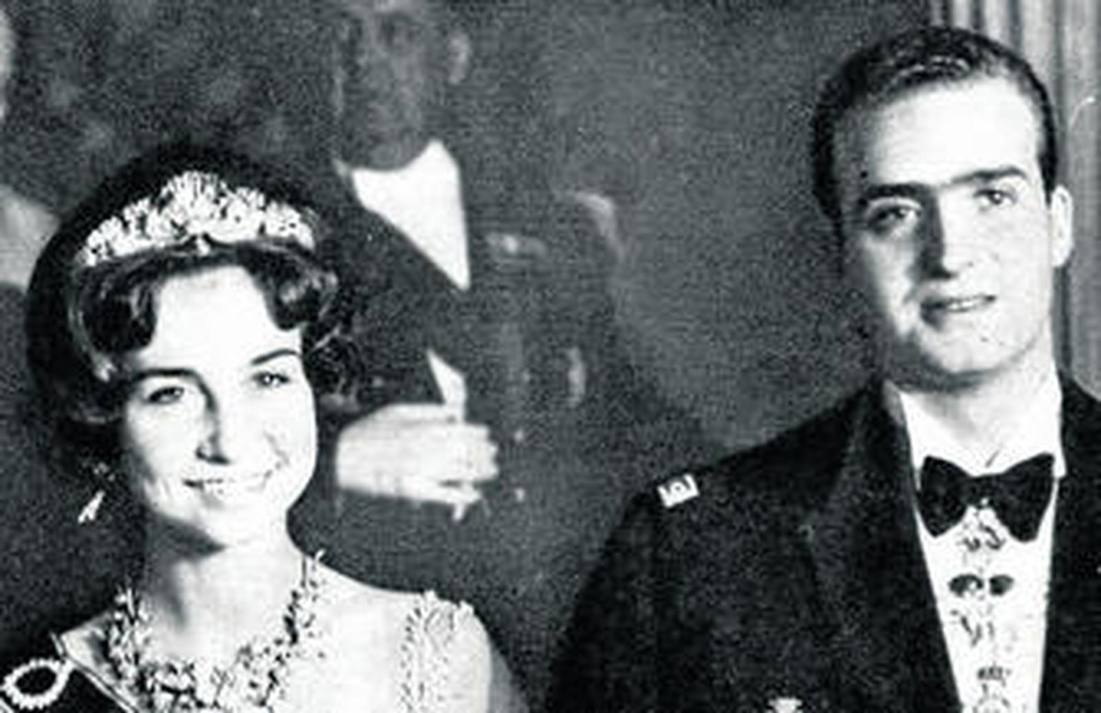 Don Juan Carlos y doña Sofía, en la fiesta que se ofreció antes de su enlace.