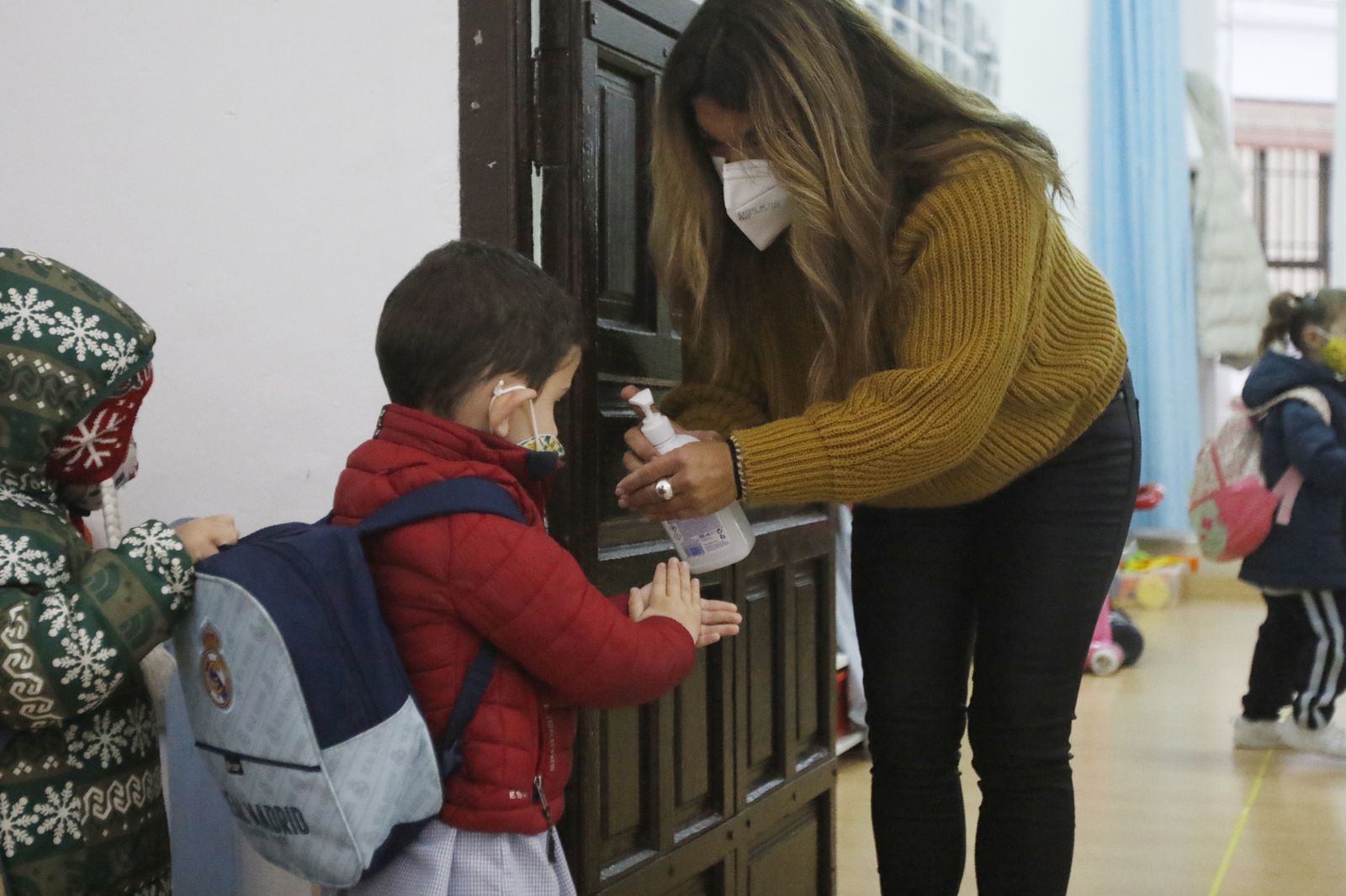 Las imágenes de la vuelta al colegio en Córdoba tras las vacaciones de Navidad