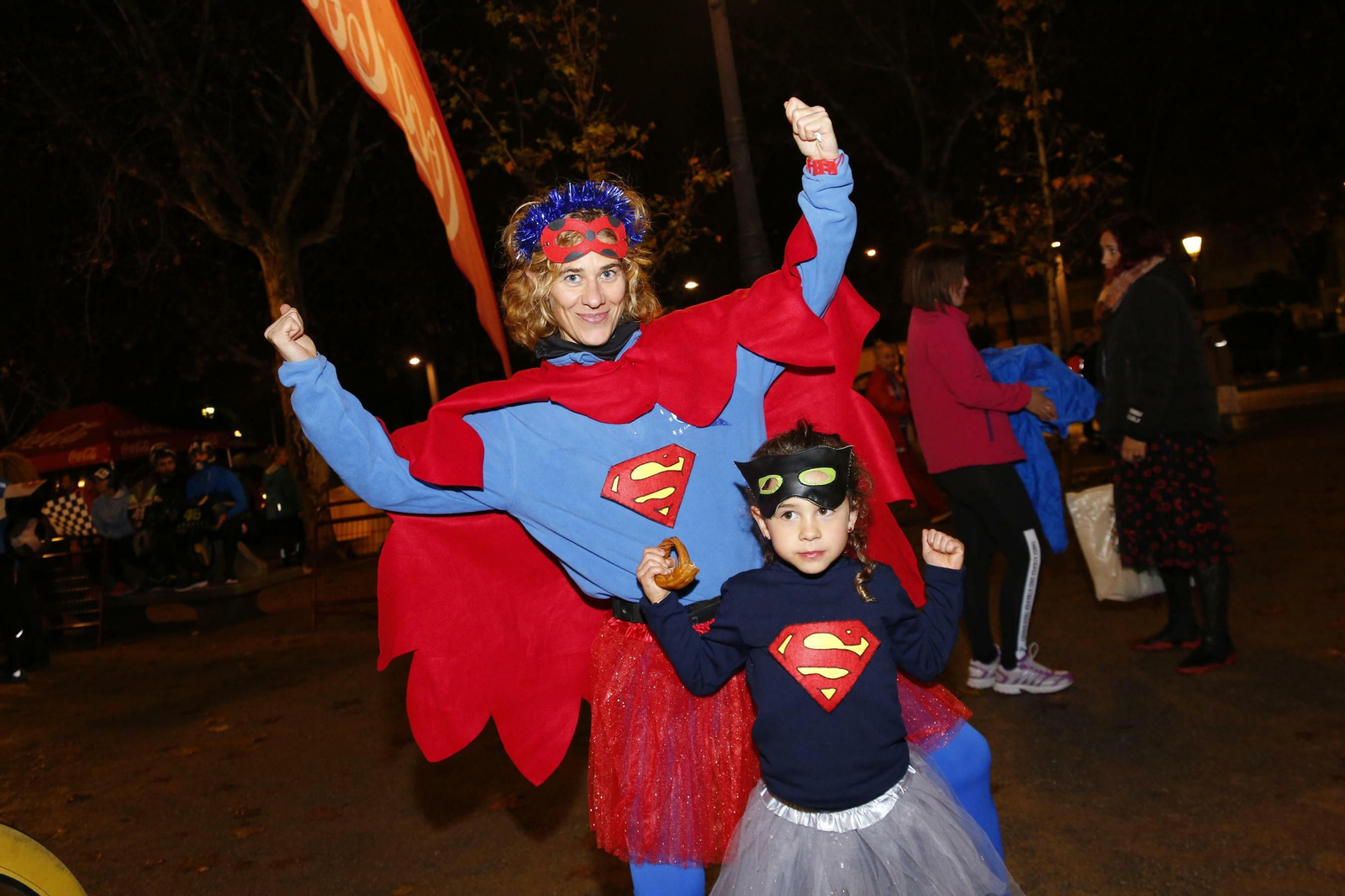 Las imágenes de los mejores disfraces en la Carrera de la Suerte de Granada