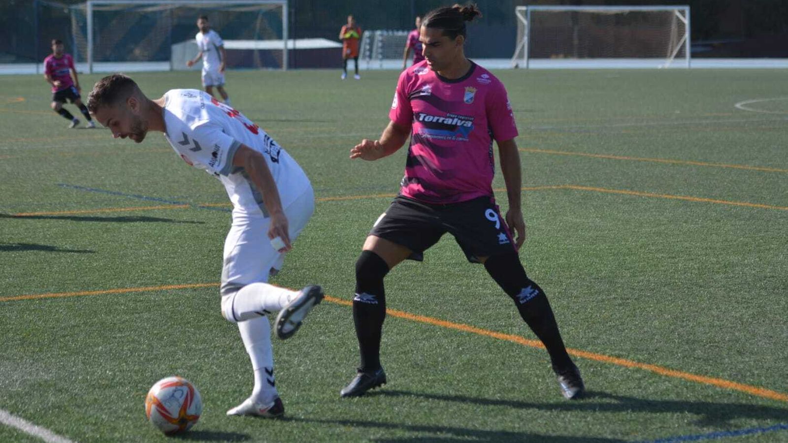 Rubén Jurado presiona a un contrario.