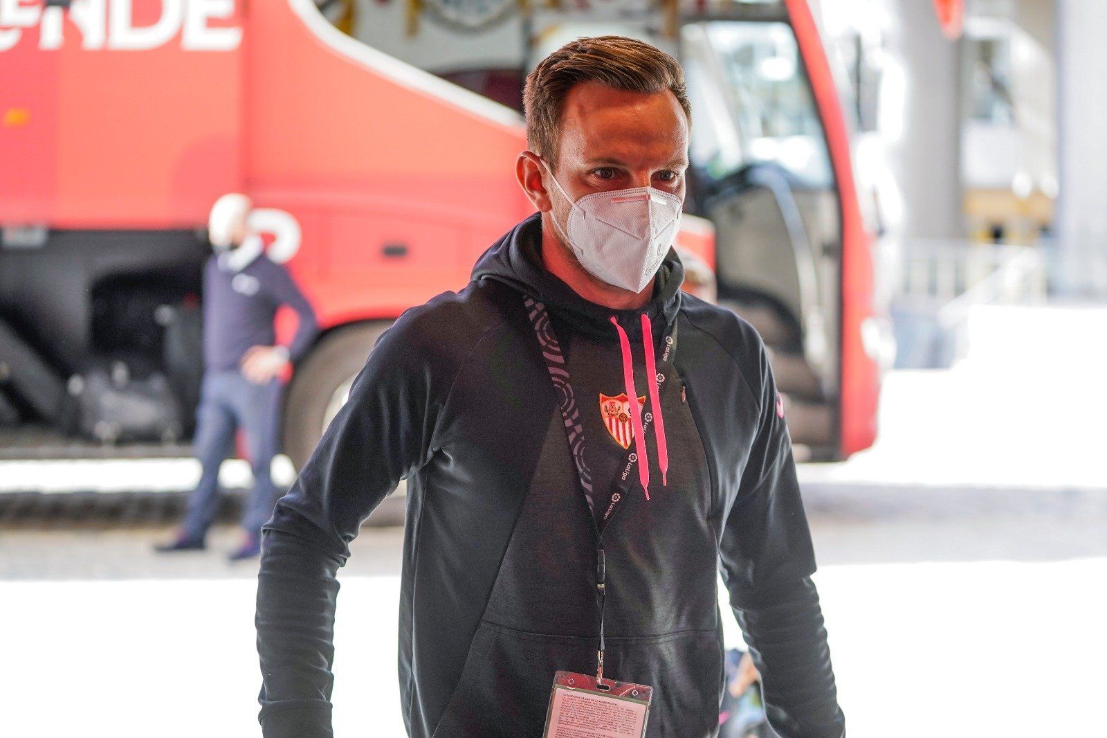 Rakitic, a su llegada al Ramón Sánchez-Pizjuán.