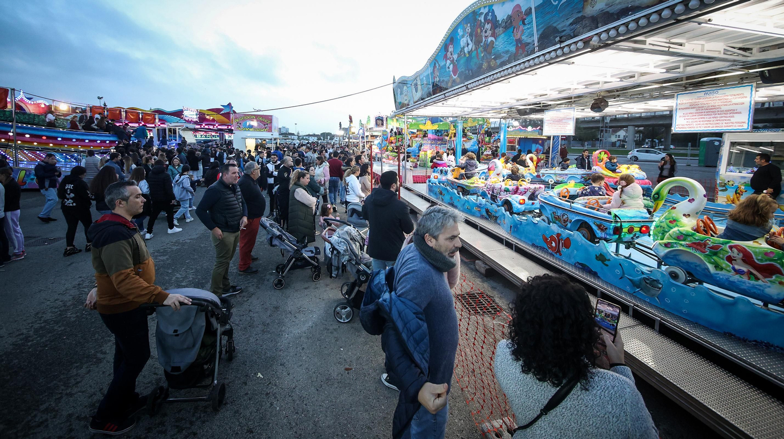 Lleno absoluto en el parque de atracciones de Jerez