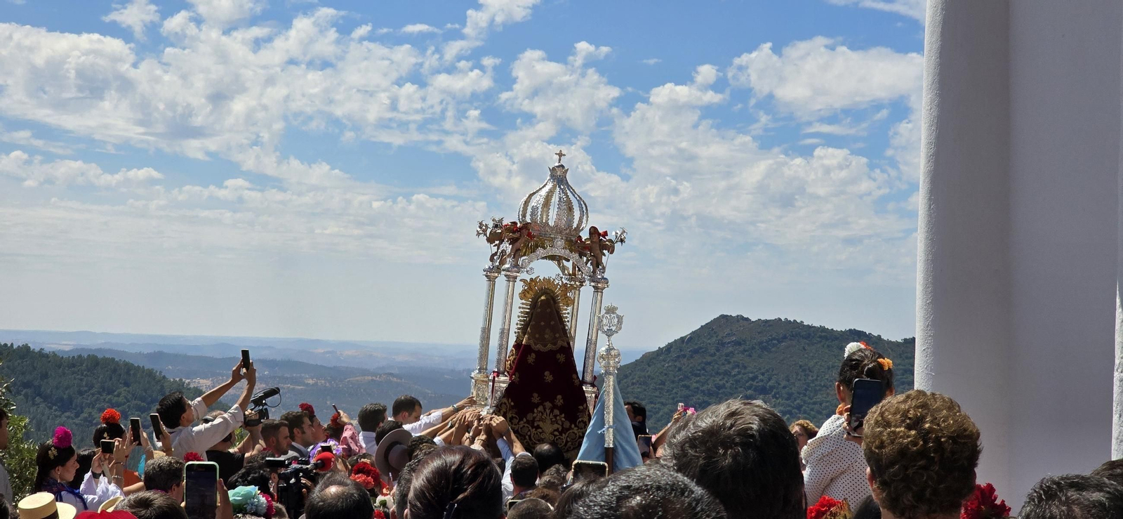 Imágenes de la Romería de Ntra. Sra. Reina de los Ángeles 2025 en la Peña de Arias Montano, en Alájar