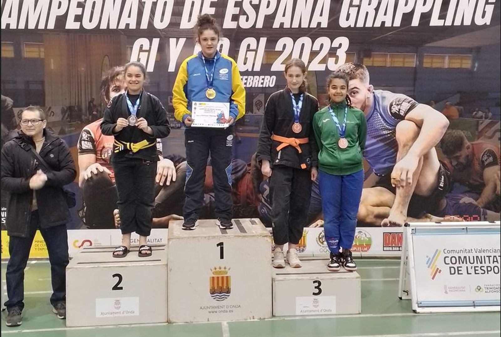 La linense Dayani Lichkova, de verde a la derecha, en el podio