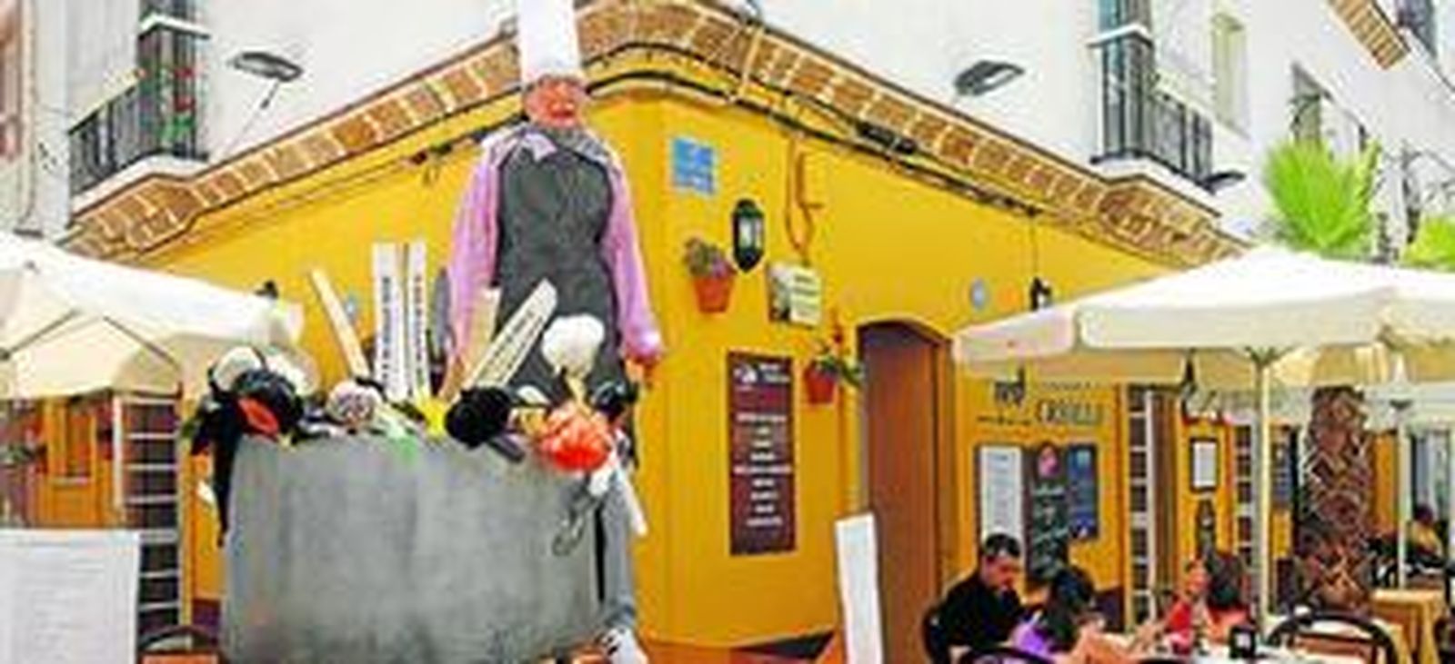 Los Juanillos de la Viña, expuestos en la calle de La Palma.