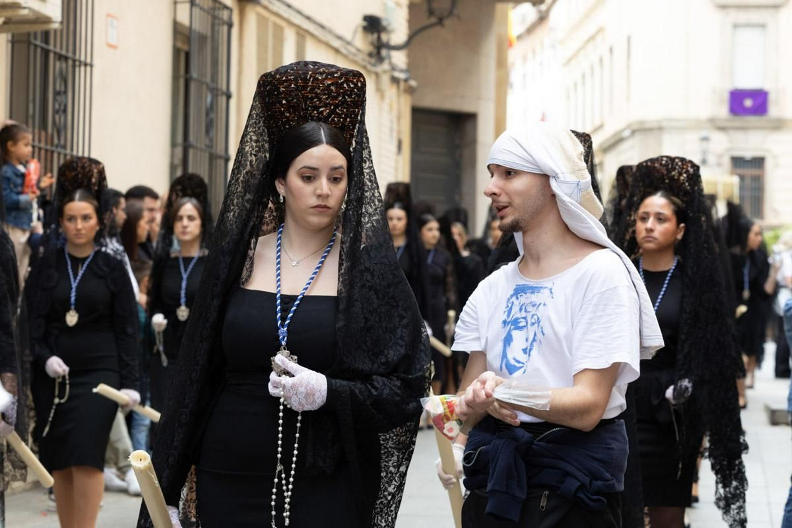 Los jiennenses se echan a la calle para presenciar la primera de las procesiones de la jornada: la Borriquilla (II)