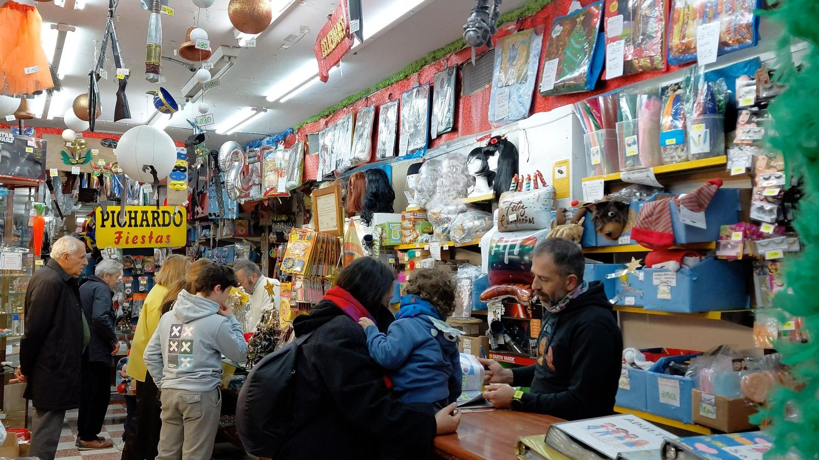 Los trabajadores están afectados por el cierre, pero se muestran positivos con la nueva etapa en sus vidas