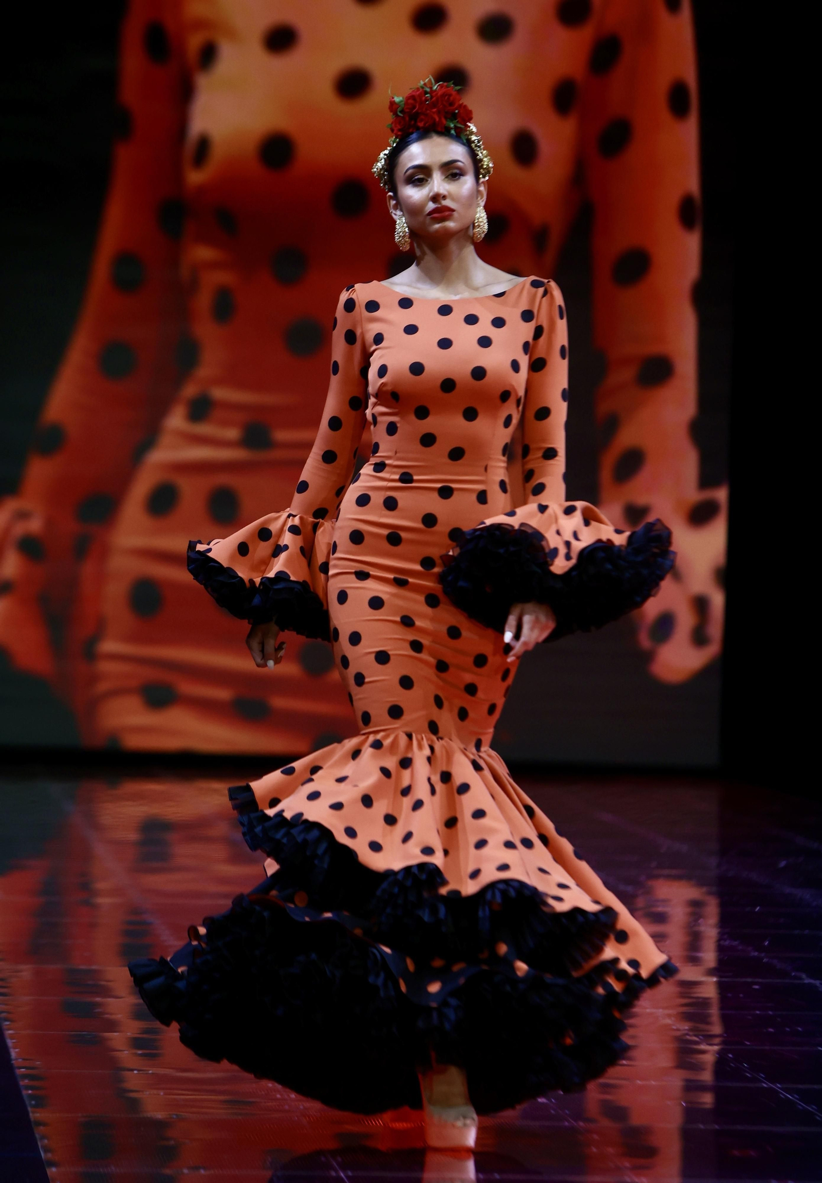 Desfile de Rosa Pedroche en SIMOF, todas las fotos