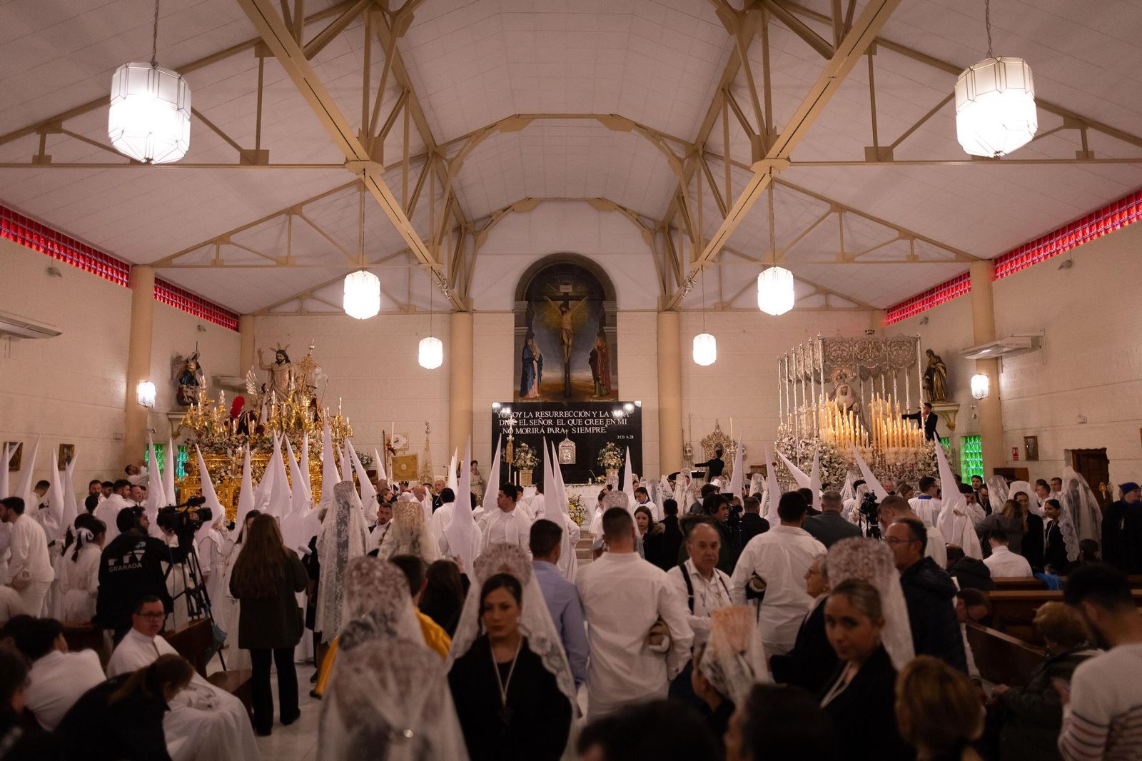 Las fotografías de la suspensión de la Estación de Penitencia de la Hermandad de la Sagrada Resurrección 2025