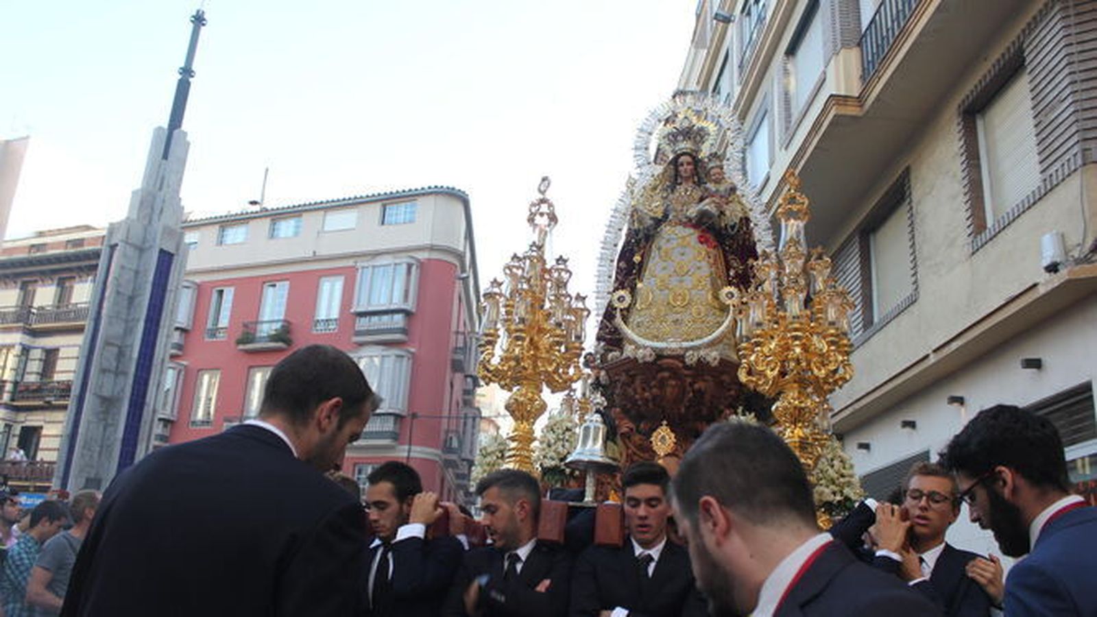 Salida procesional de la virgen de los Remedios.