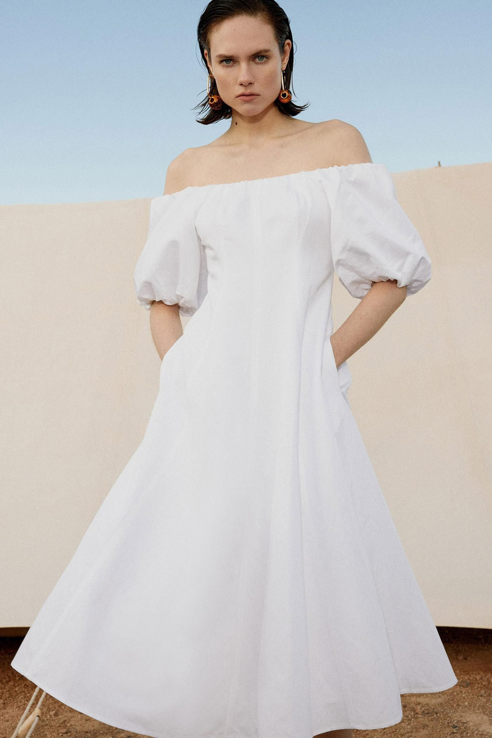 Vestido blanco de Sfera.