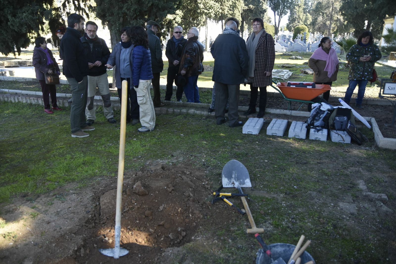 Trabajos en las fosas del cementerio de La Salud