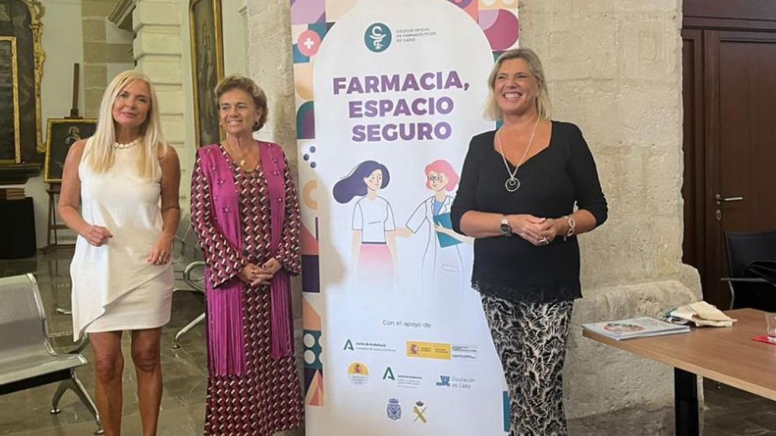 Lola Palomino, en un reciente acto con Silvia Gómez y Blanca Merino.