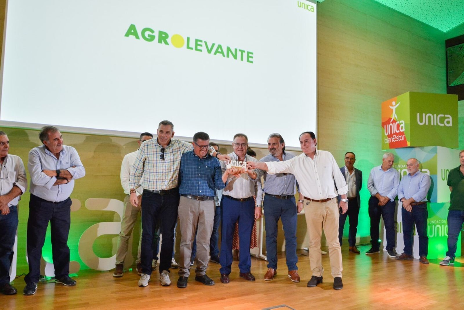 Agrolevante recibía el premio Cooperativa del Año durante la asamblea general de Unica