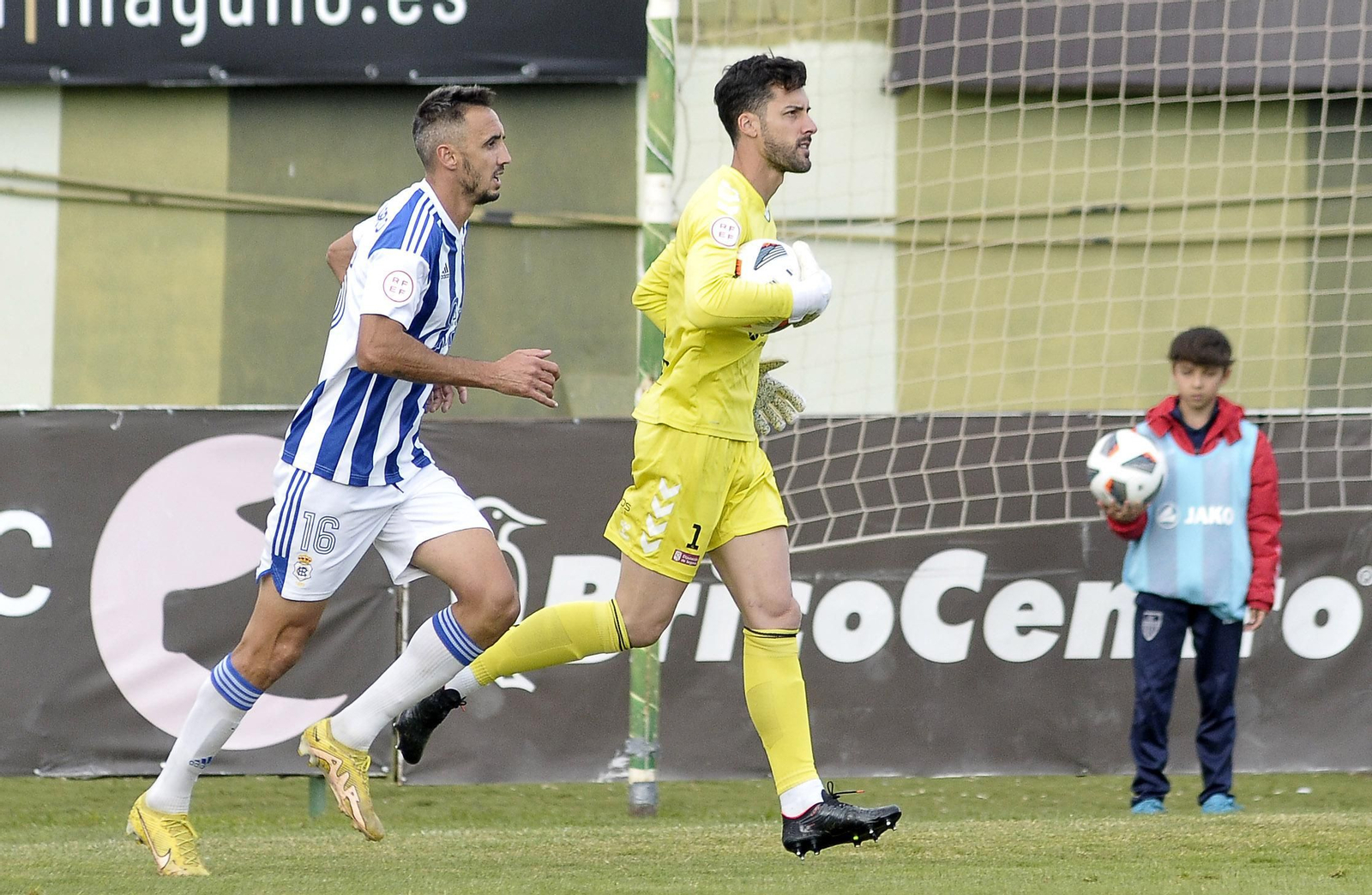 Imágenes del partido entre la Segoviana y el Recre en La Albuera