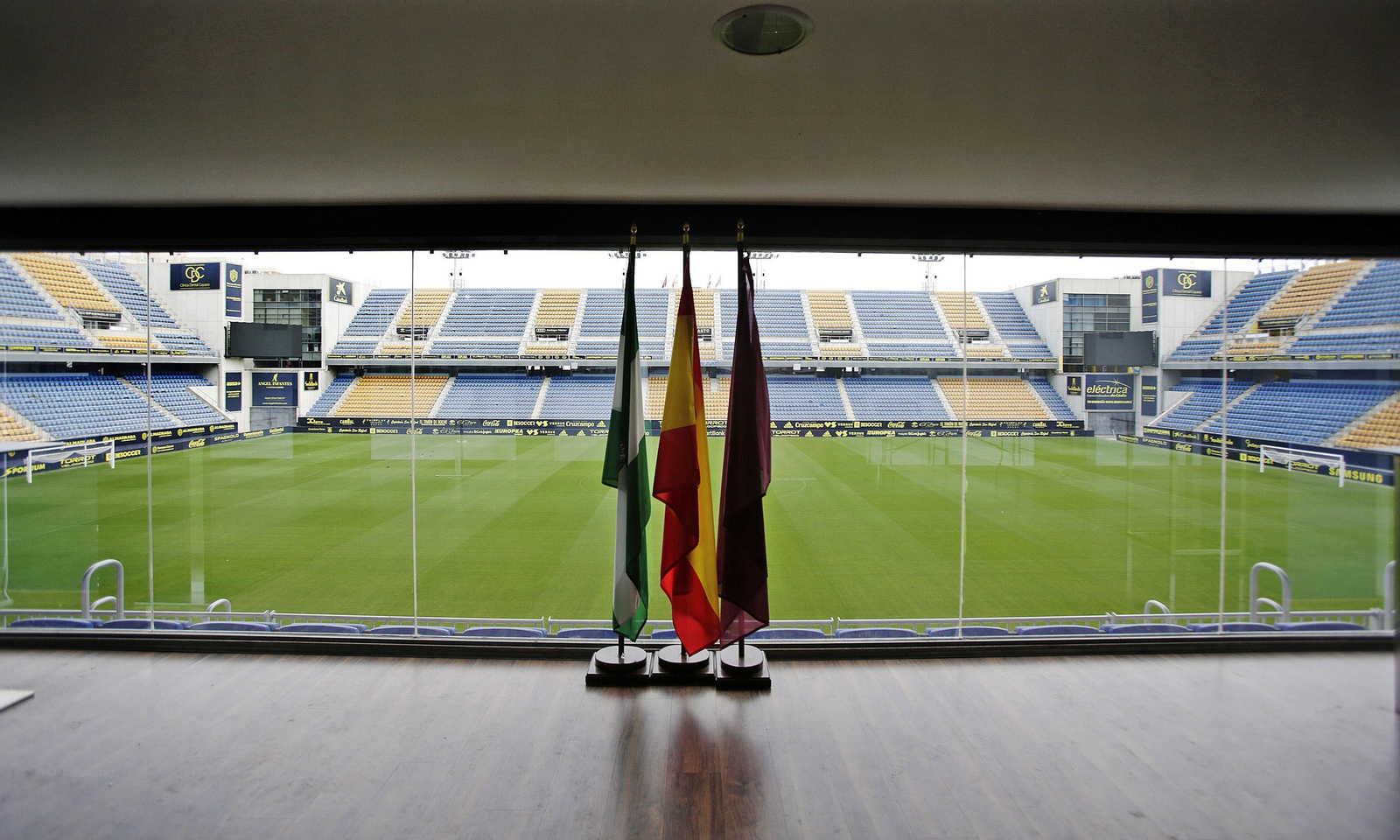 Imágenes del Estadio carranza vació. primer día sin futbol