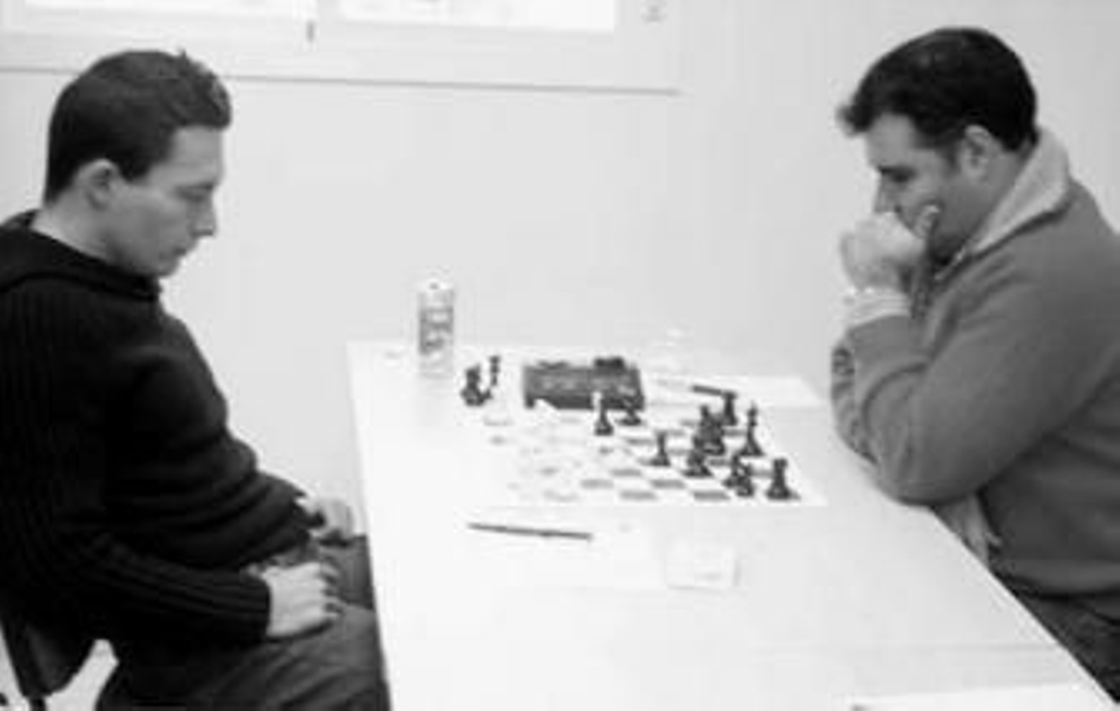 En la imagen, una partida de la ronda anterior entre Antonio José Andrés Flores (derecha) y Angel Zamudio.