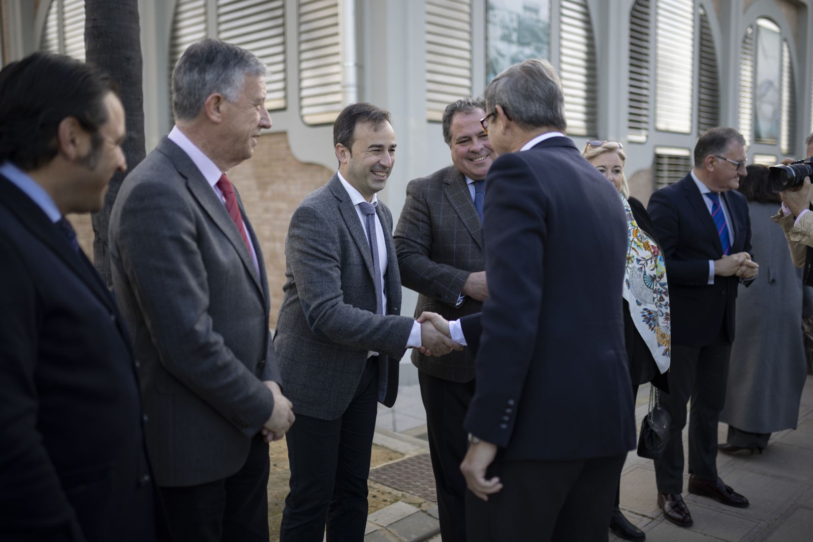 Imágenes de la recepción de los invitados al desayuno-coloquio con Jorge Paradela en el Foro Joly Andalucía