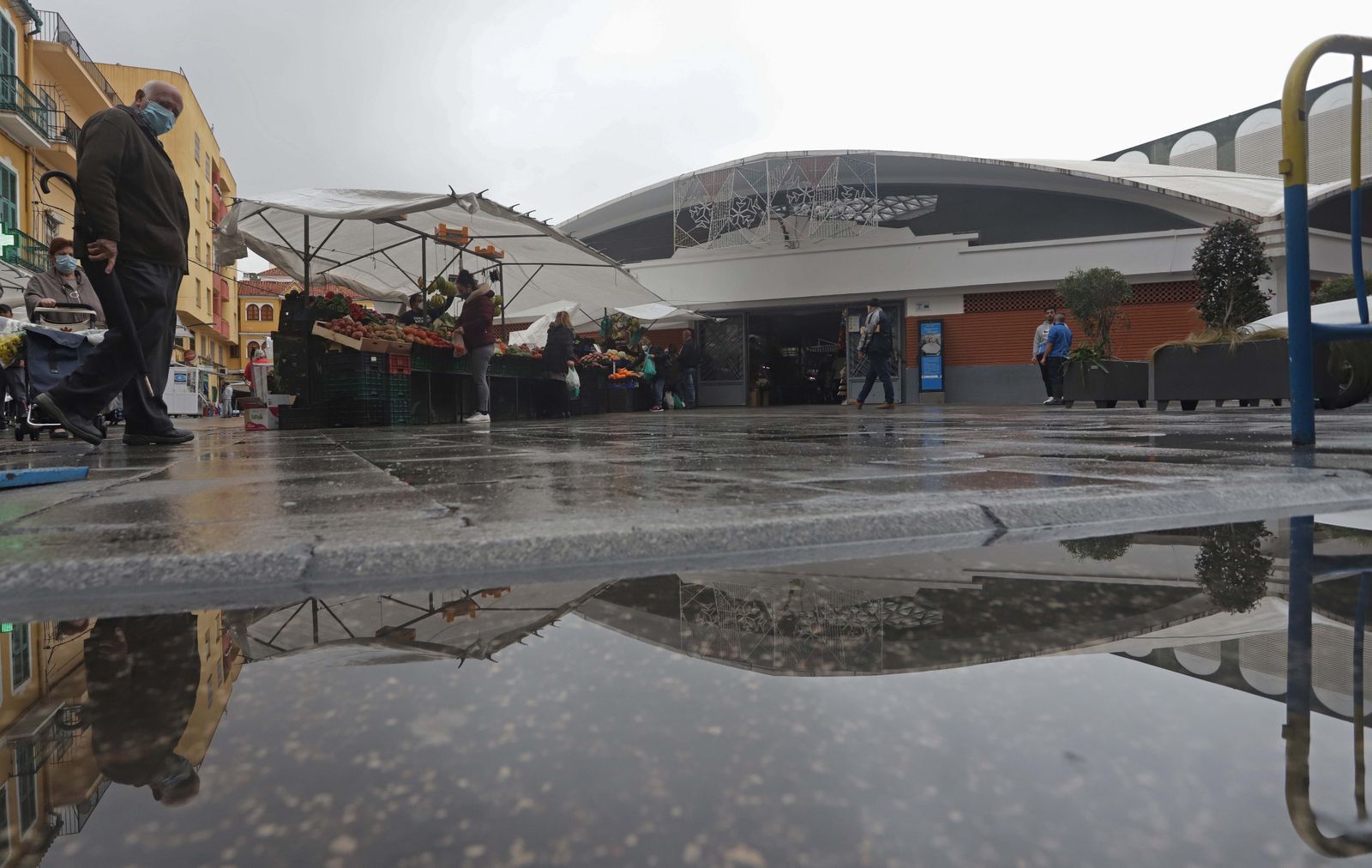 Exterior del mercado Ingeniero Torroja de Algeciras.