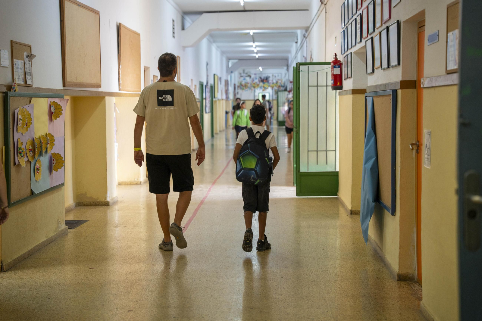 Primer día de colegio en el CEIP San Valentín de Almería, en imágenes