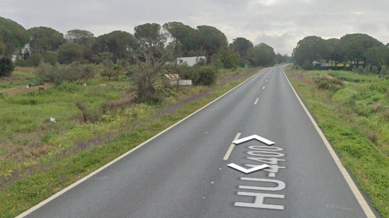 Carretera HU-4400 a su paso por Villablanca.