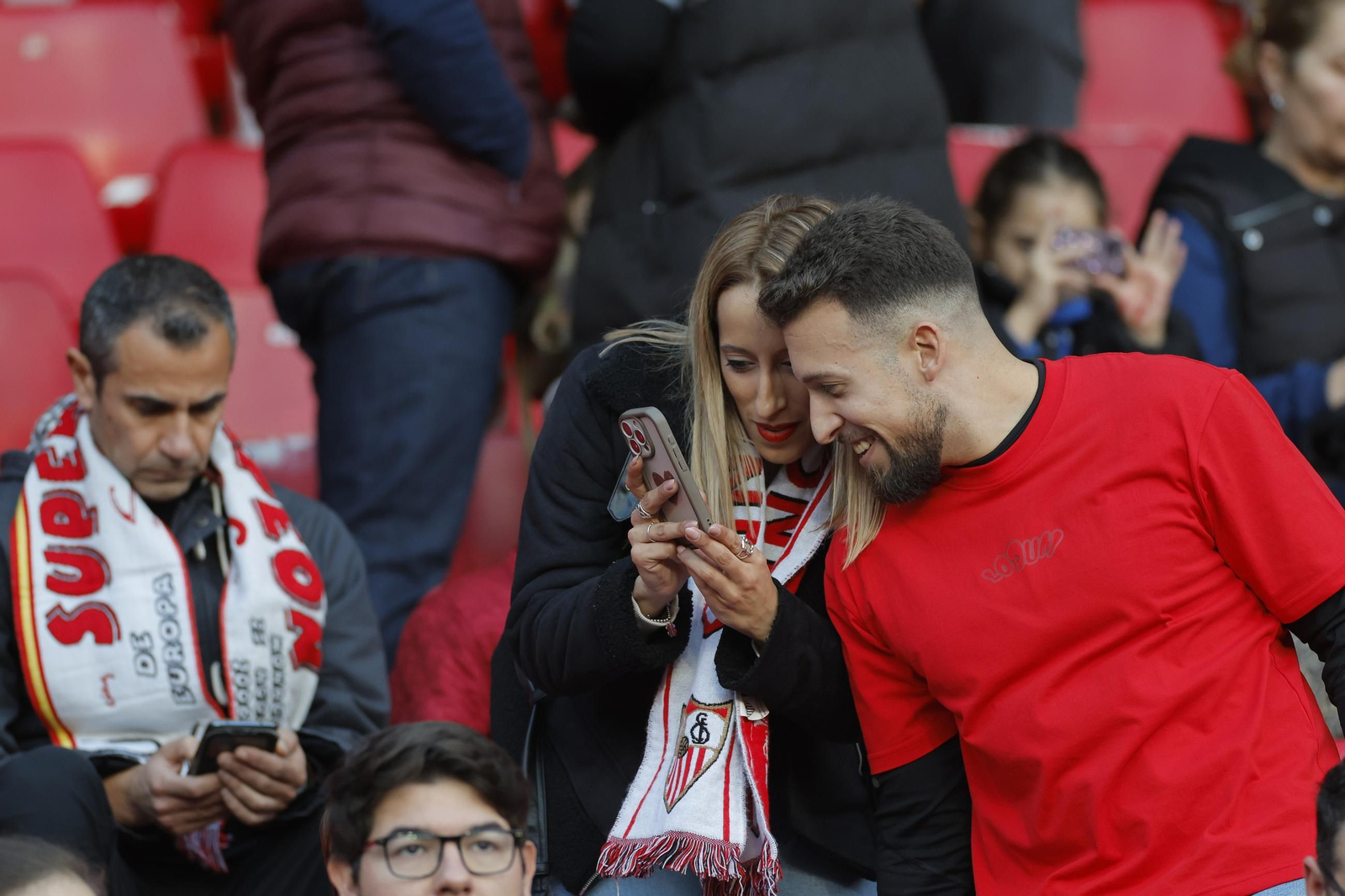 Búscate en las fotos del Sevilla - Español