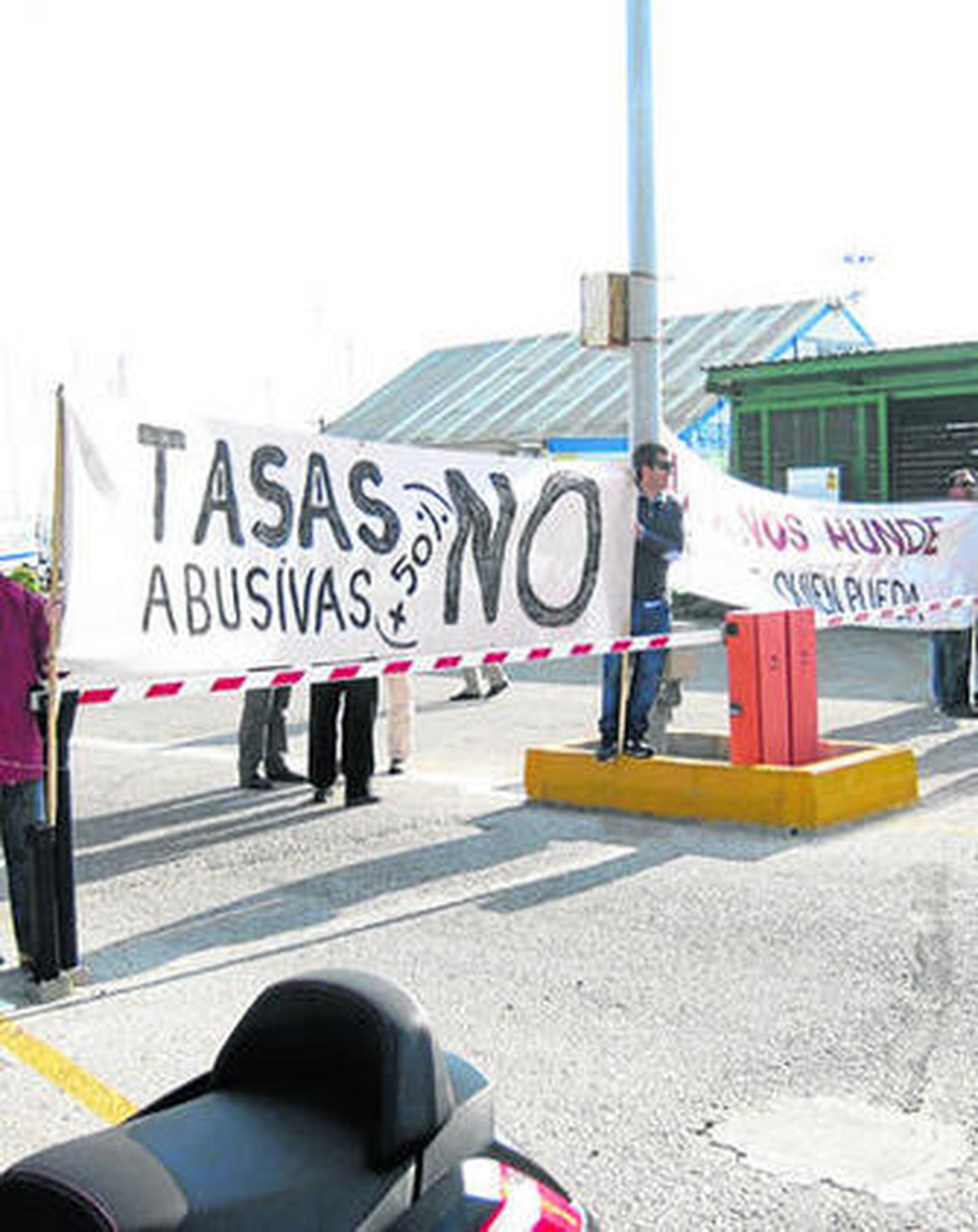 Los usuarios de Puerto América han protagonizado varias manifestaciones en contra de la subida de tasas.