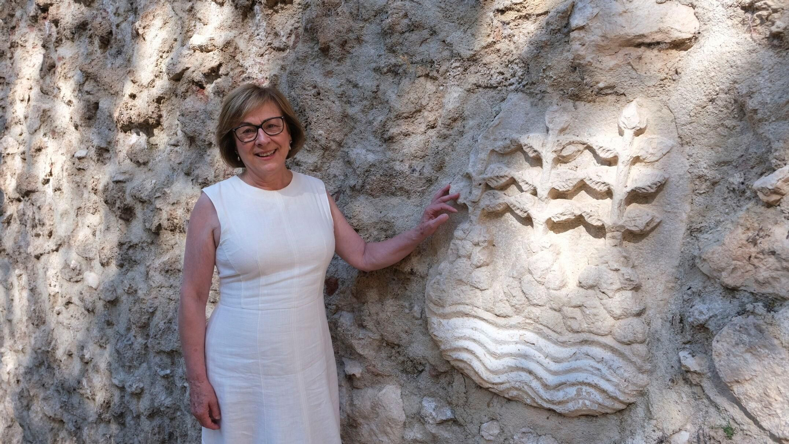 Cándida Martínez en los Caños de la Novia de Vélez Blanco, uno d elos rincones más bonitos del municipio.