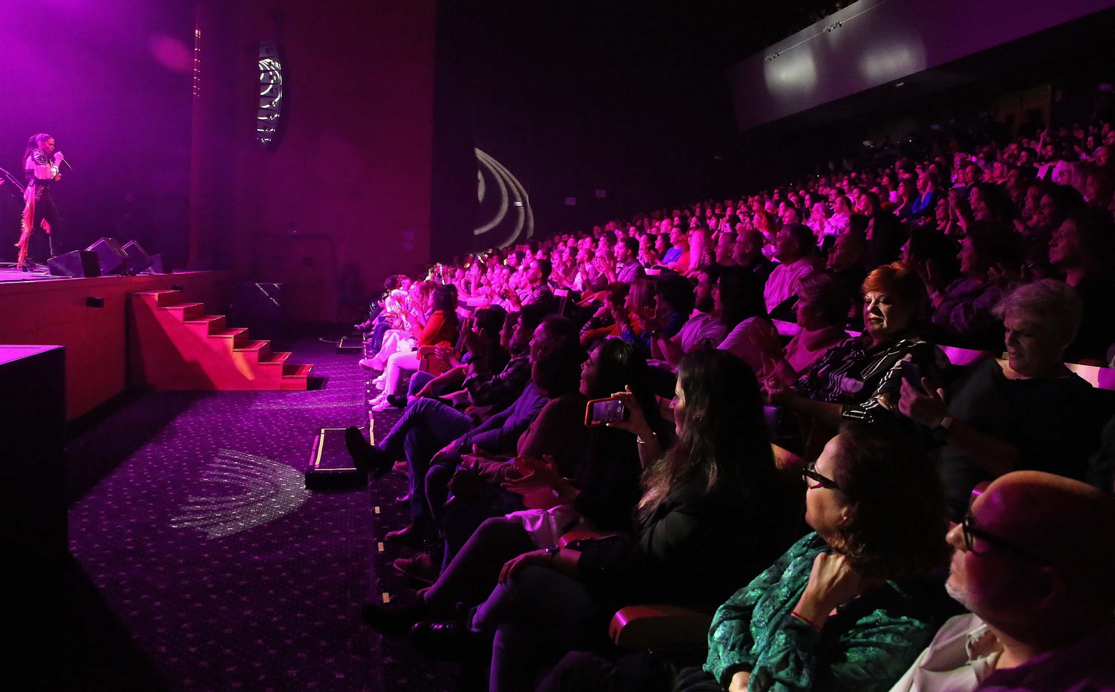 Fotos del concierto de María Peláe en La Línea