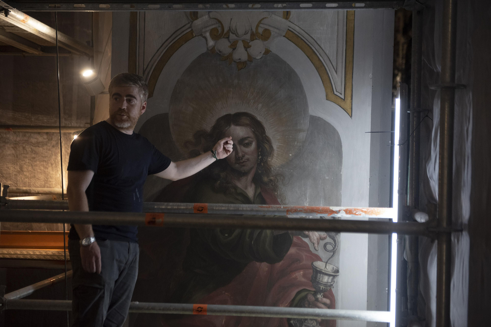 Todas las imágenes de la restauración de las pinturas en la Parroquia de la Magdalena